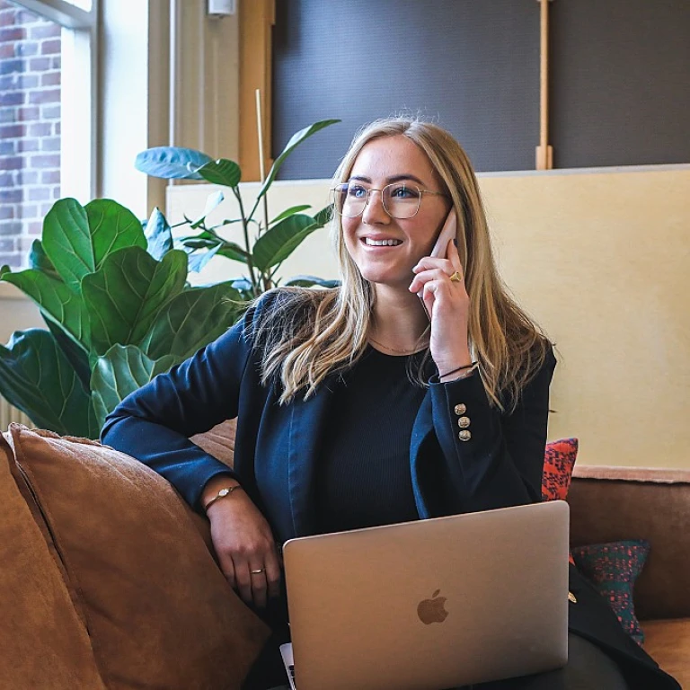 Améliorer l'ambiance de travail avec une décoration de bureau efficace